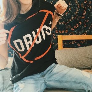 Matty healy no drugs tank top